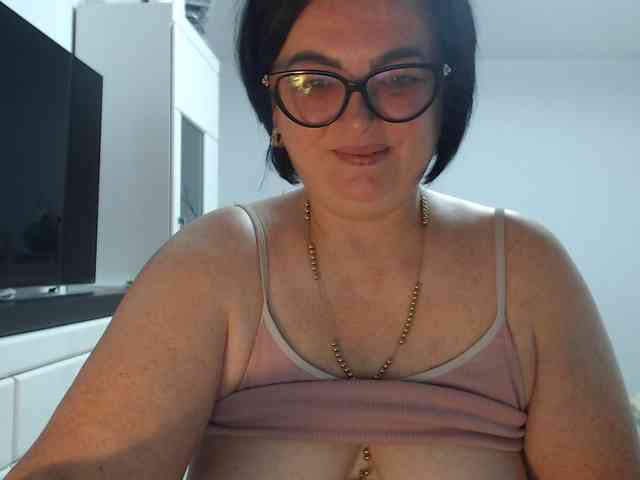 Emyllywhite webcam