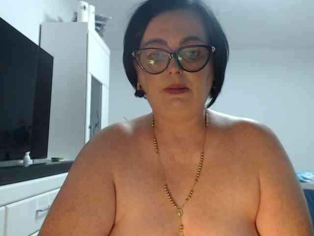 Emyllywhite webcam