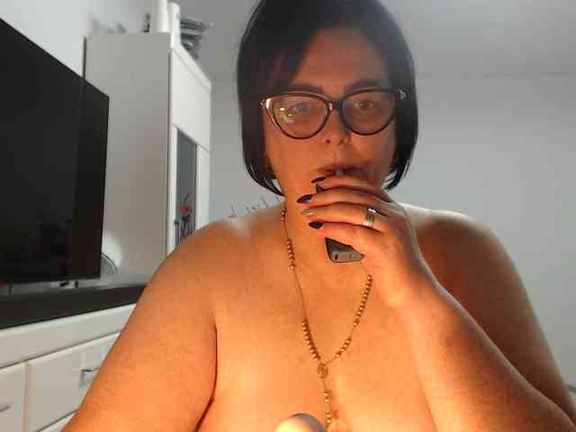 Emyllywhite webcam