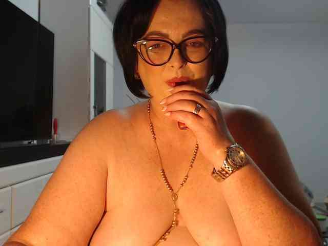 Emyllywhite webcam