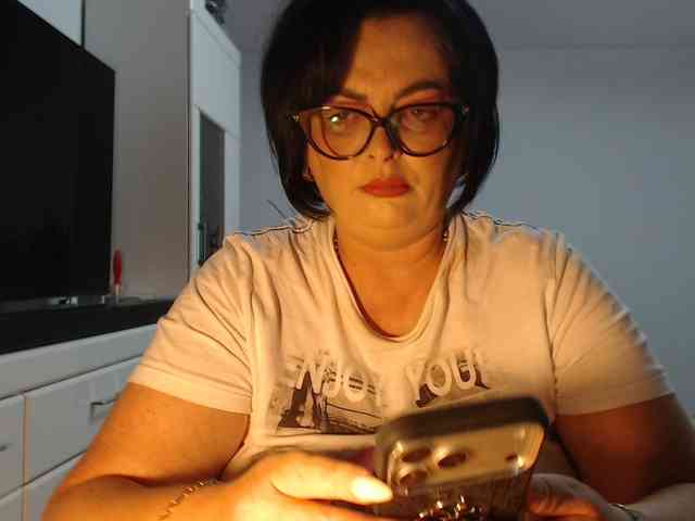 Emyllywhite webcam