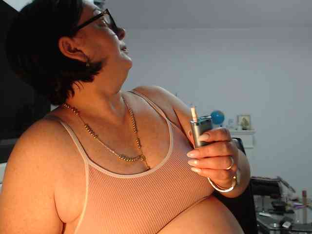 Emyllywhite webcam