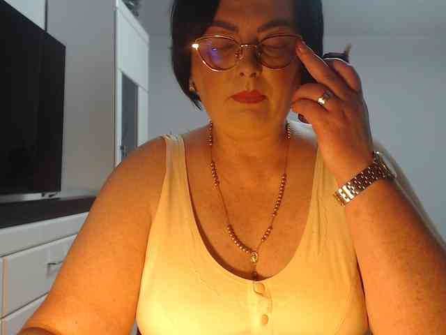 Emyllywhite webcam