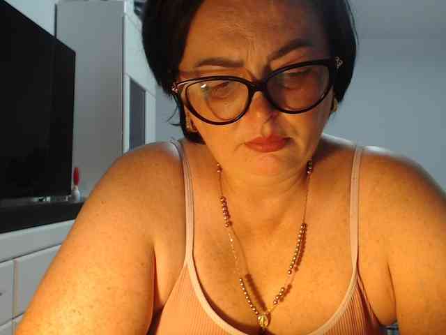 Emyllywhite webcam