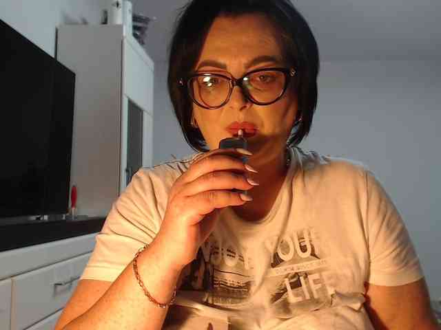 Emyllywhite webcam