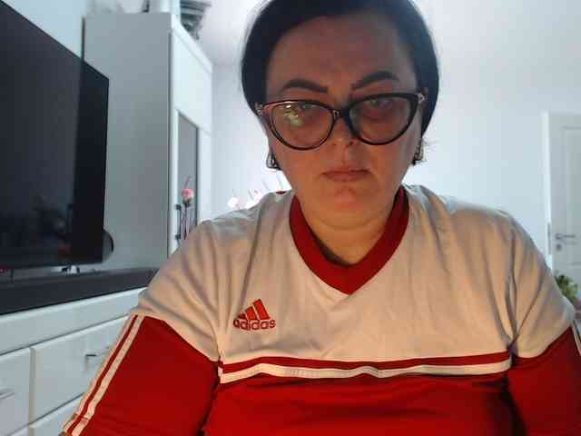 Emyllywhite webcam