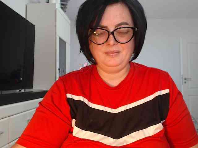 Emyllywhite webcam