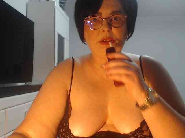 Emyllywhite webcam