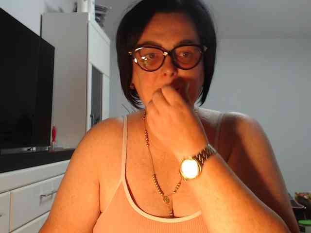 Emyllywhite webcam