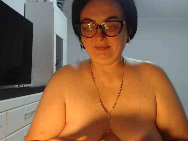 Emyllywhite webcam
