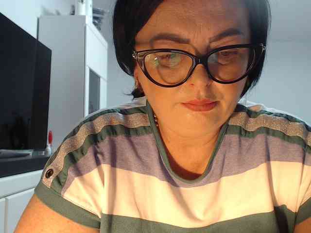 Emyllywhite webcam