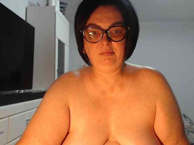 Emyllywhite webcam