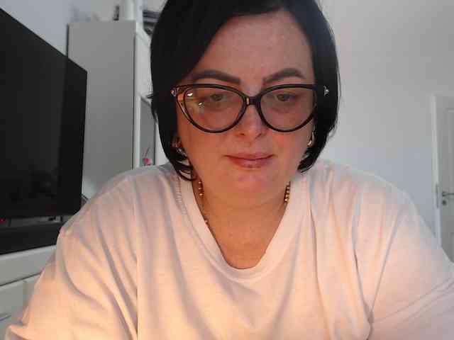 Emyllywhite webcam