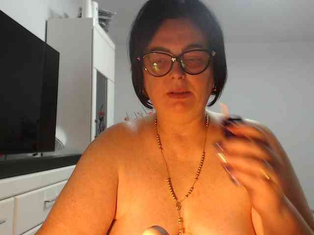 Emyllywhite webcam