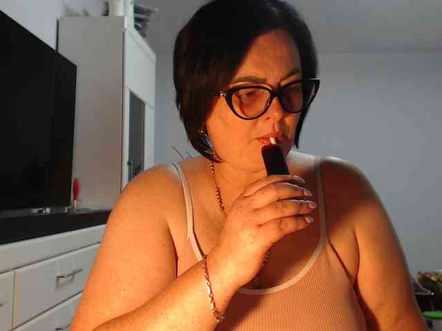 Emyllywhite webcam