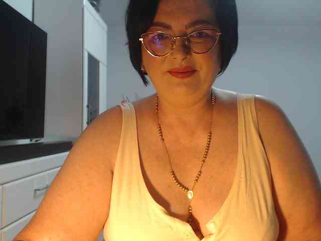 Emyllywhite webcam