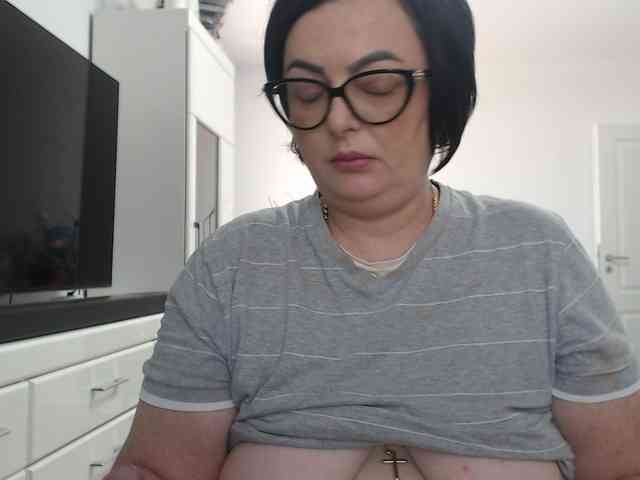 Emyllywhite webcam