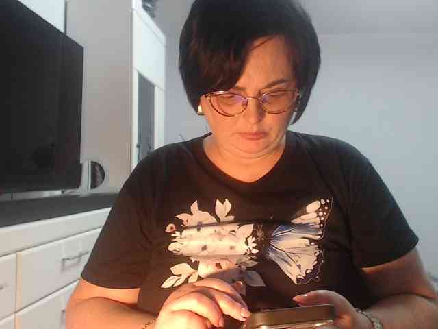 Emyllywhite webcam
