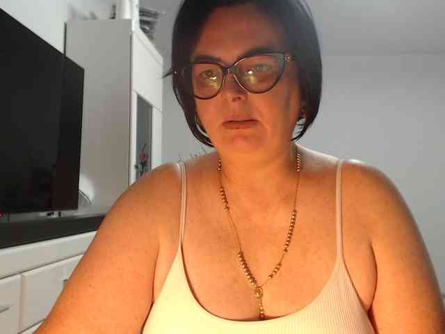 Emyllywhite webcam