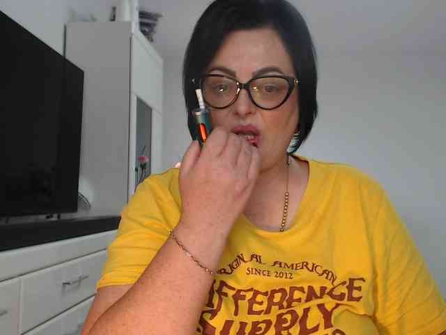 Emyllywhite webcam