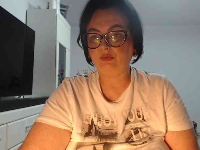 Emyllywhite webcam