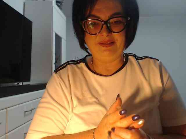 Emyllywhite webcam