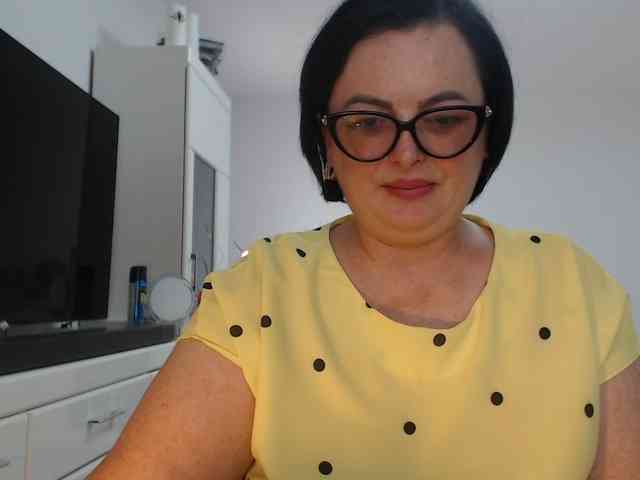 Emyllywhite webcam