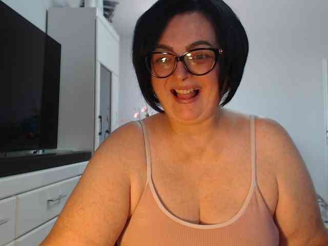 Emyllywhite webcam