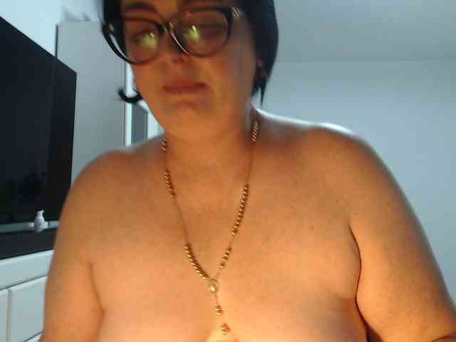 Emyllywhite webcam
