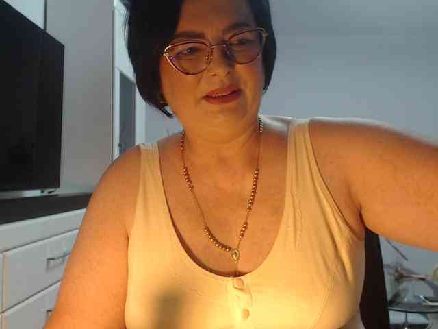 Emyllywhite webcam