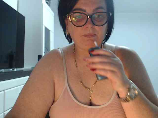 Emyllywhite webcam