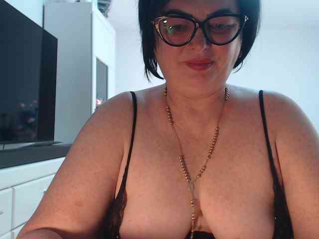 Emyllywhite webcam