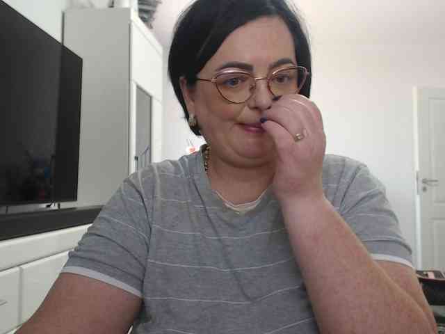 Emyllywhite webcam