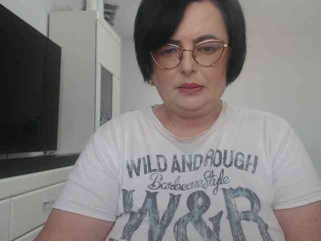 Emyllywhite webcam