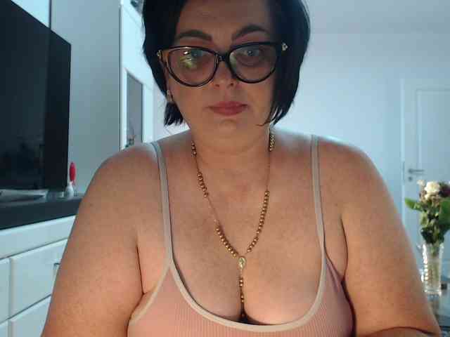 Emyllywhite webcam