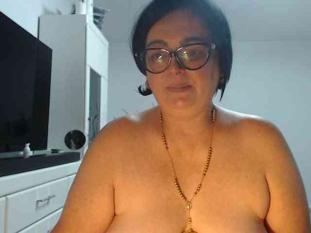 Emyllywhite webcam
