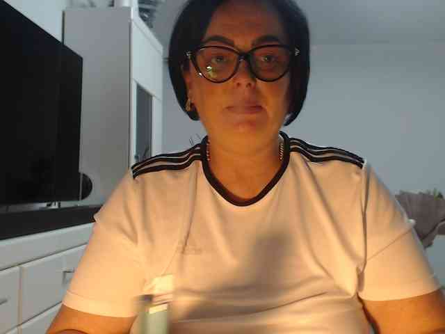 Emyllywhite webcam