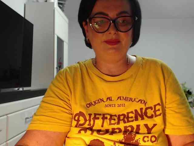 Emyllywhite webcam