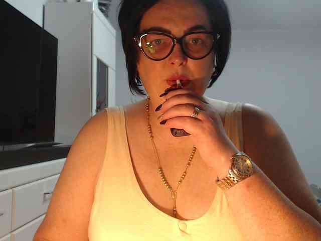 Emyllywhite webcam