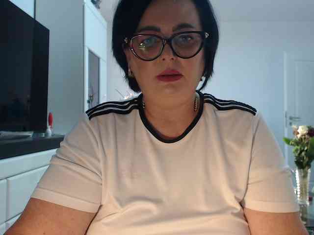 Emyllywhite webcam