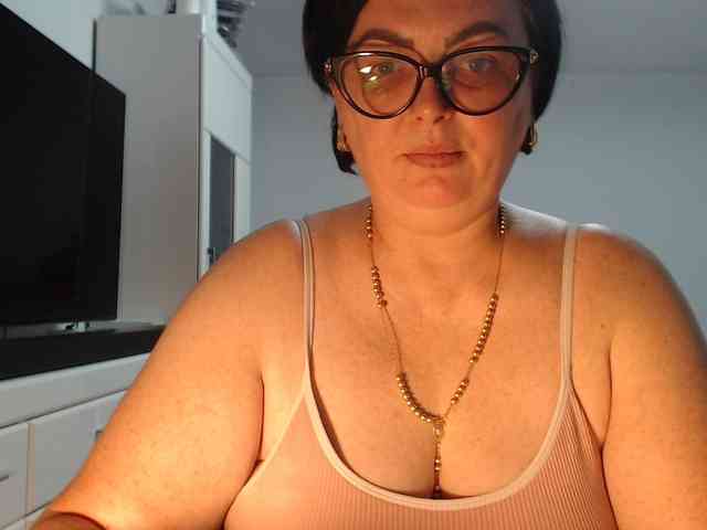 Emyllywhite webcam