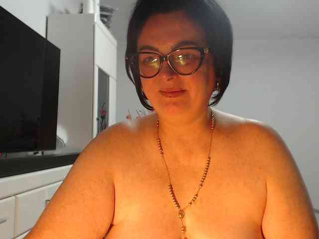 Emyllywhite webcam