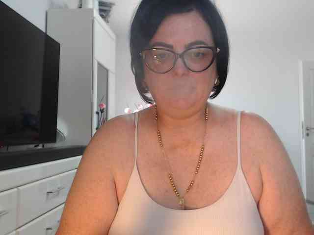 Emyllywhite webcam