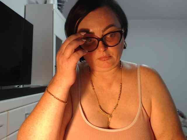 Emyllywhite webcam