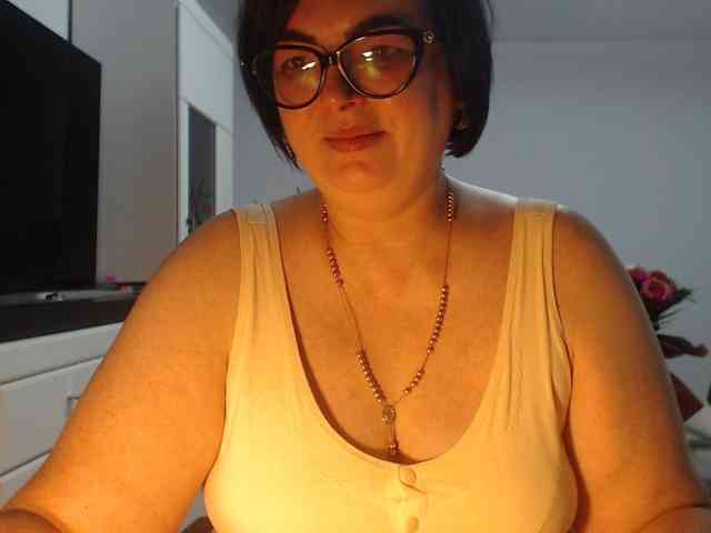 Emyllywhite webcam