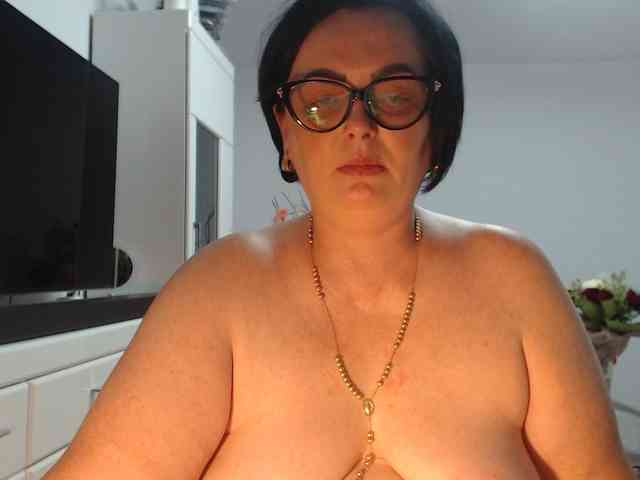 Emyllywhite webcam