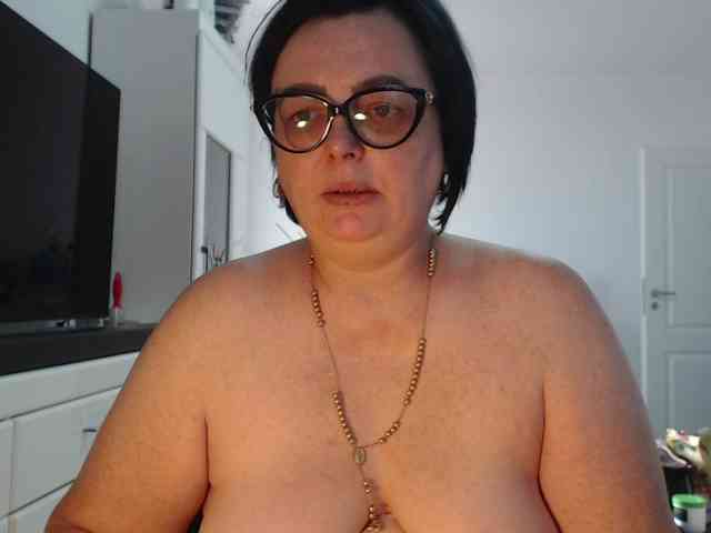 Emyllywhite webcam