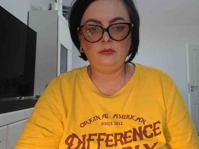 Emyllywhite webcam