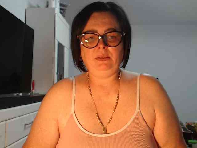 Emyllywhite webcam