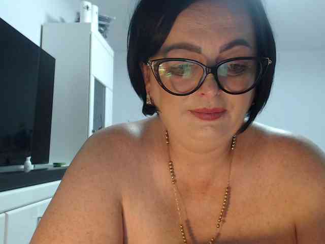 Emyllywhite webcam